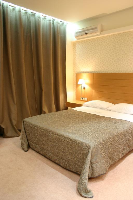 Deves Hotel Nafplio Pokoj fotografie